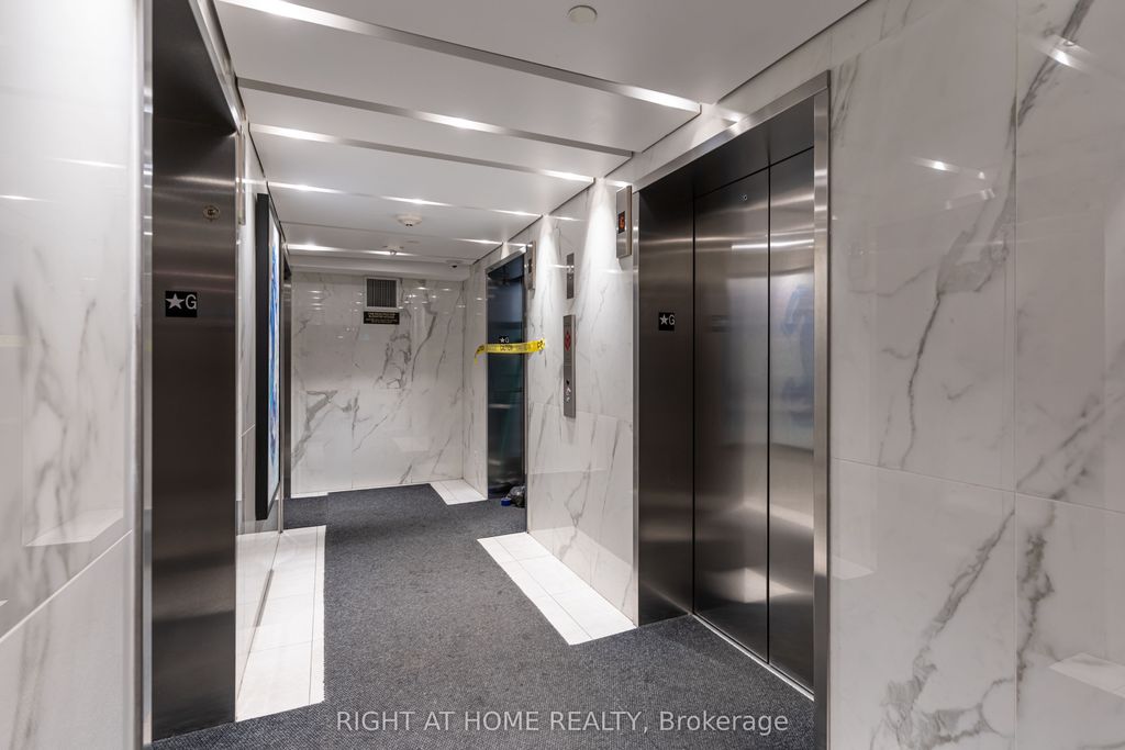 Photo of 4065 Confederation Parkway #2811, Mississauga, ON L5B 0L4 (MLS # W12688588)