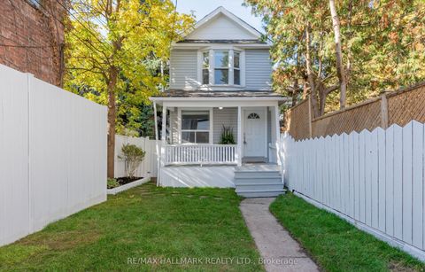 106 Willow Avenue Toronto ON M4E 3K3