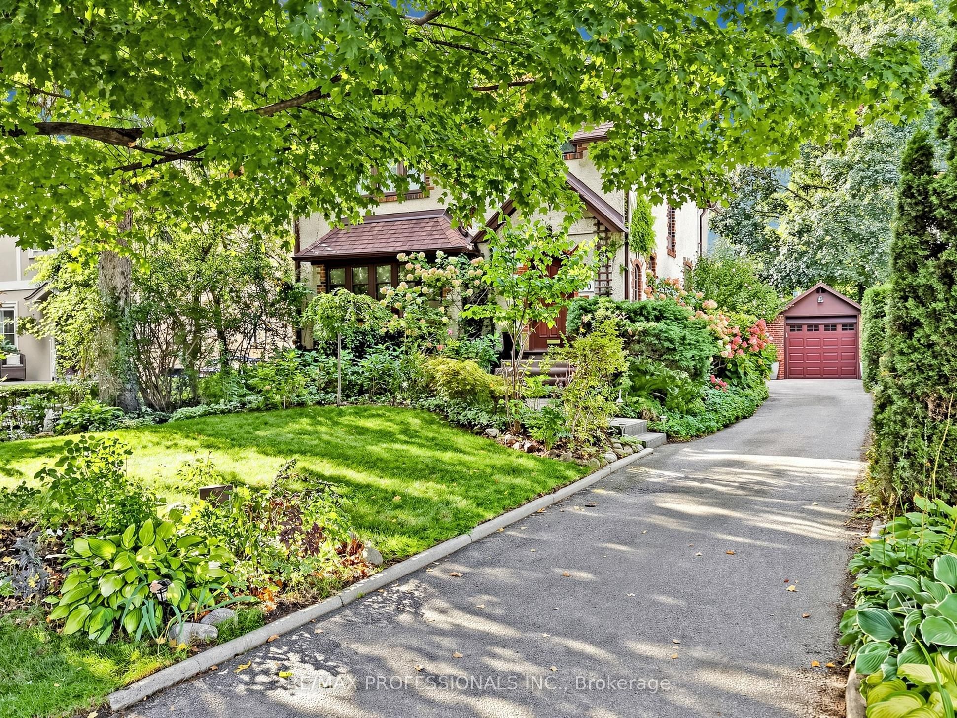 60 Burnhamthorpe Crescent