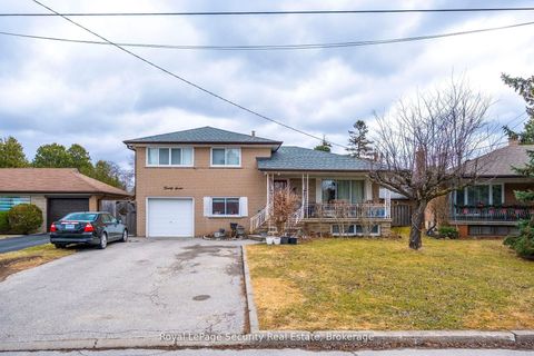 27 Belleglade Court Toronto ON M9M 2W3