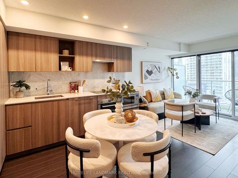 19 Bathurst Street 1110 Toronto ON M5V 0N2