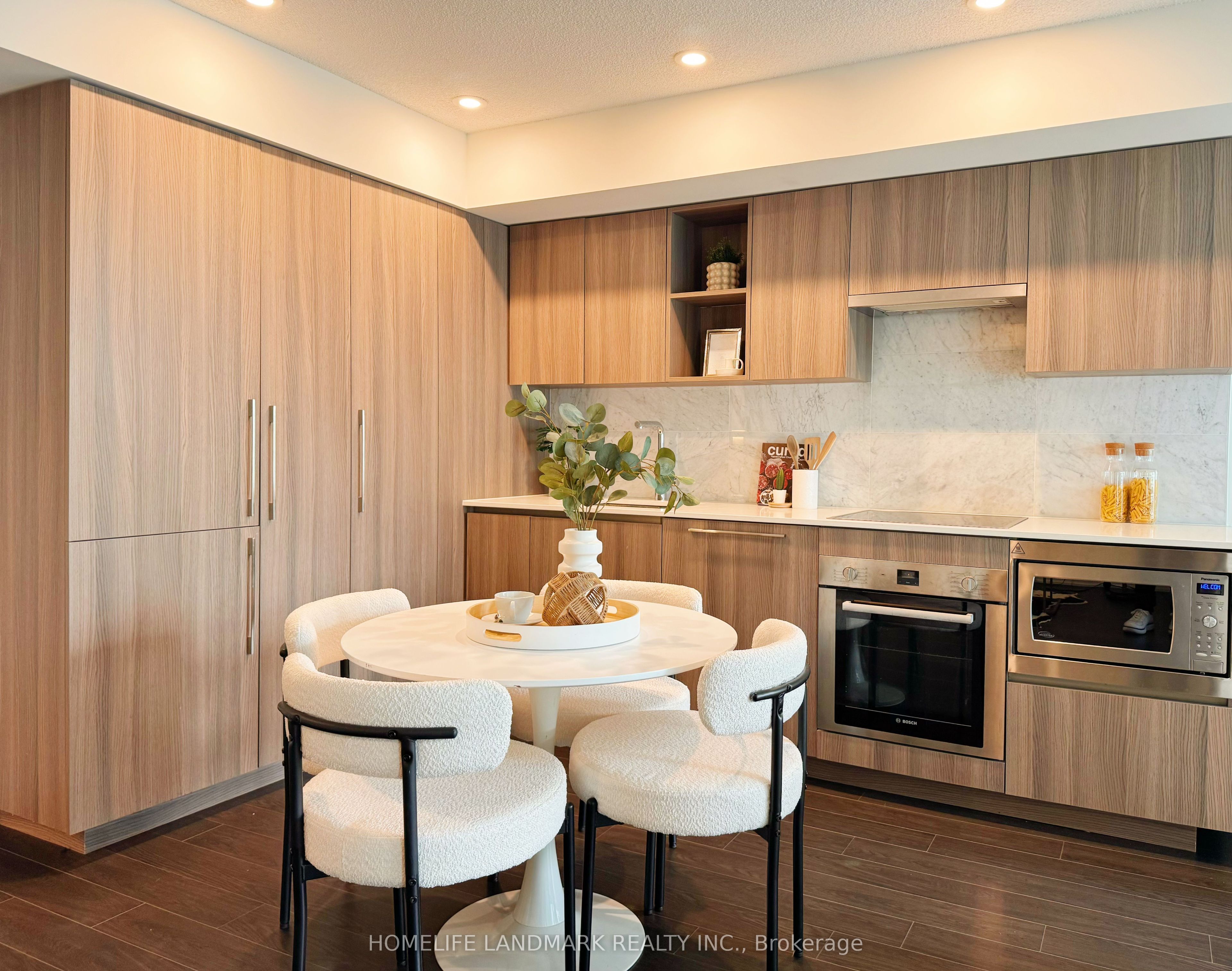 19 Bathurst Street 1110