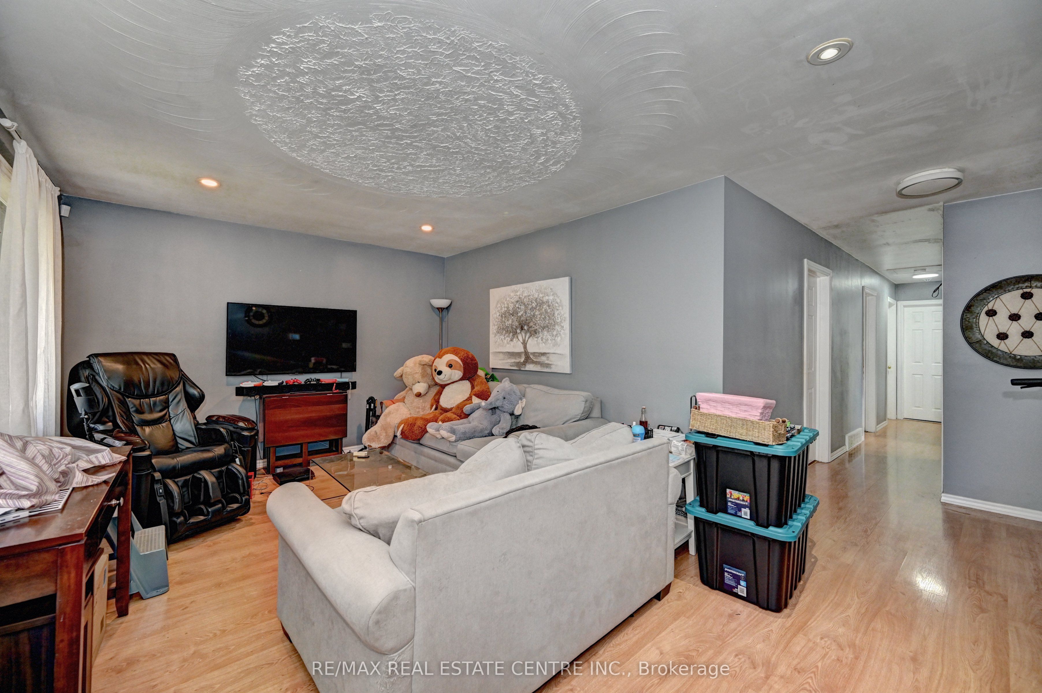 525 Fallingbrook Drive