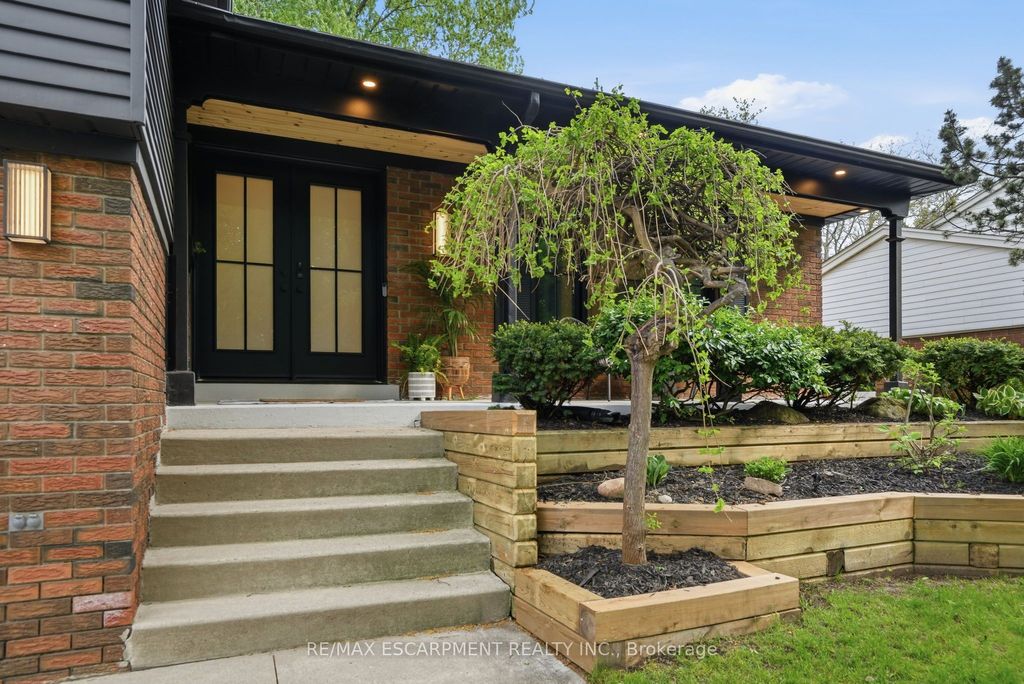 Photo of 345 Rankin Drive, Burlington, ON L7N 2B2 (MLS # W13167930)