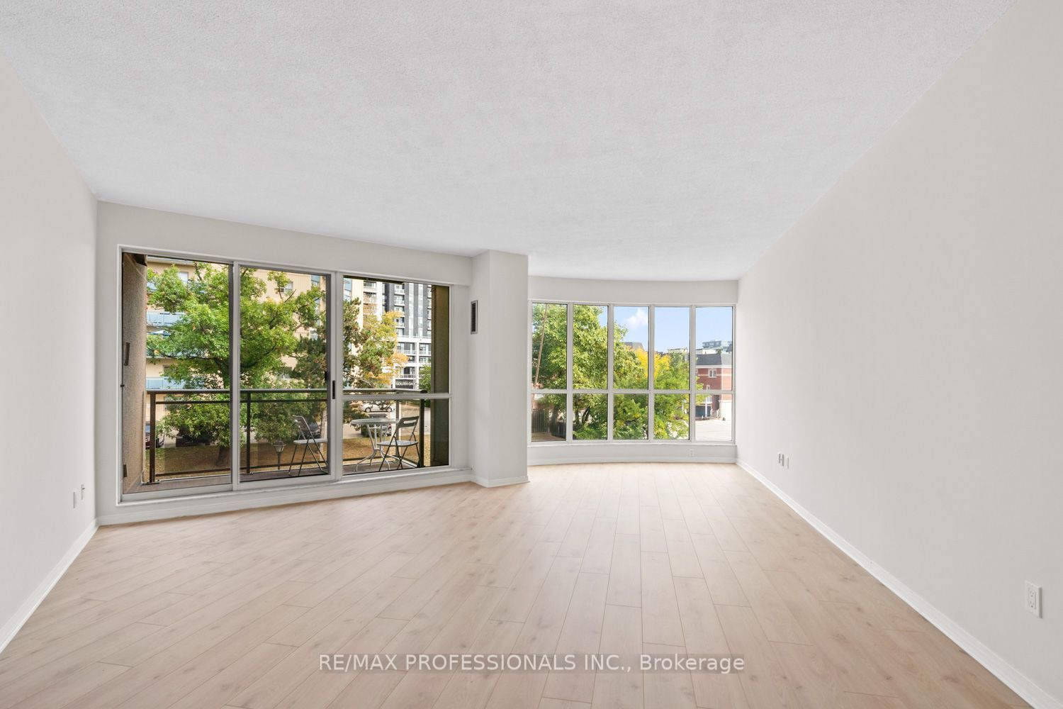 2511 Lakeshore Road W 311