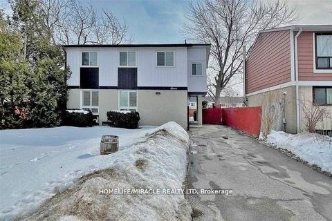 7 Greenhills Square Brampton ON L6S 2J4