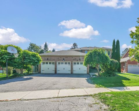 Photo of 216 Kensington Place, Orangeville, ON L9W 4G7 (MLS # W12391702)