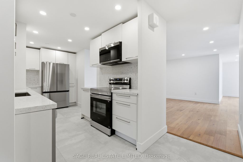 Photo of 1515 E Lakeshore Road E #707, Mississauga, ON L5E 3E3 (MLS # W12800210)