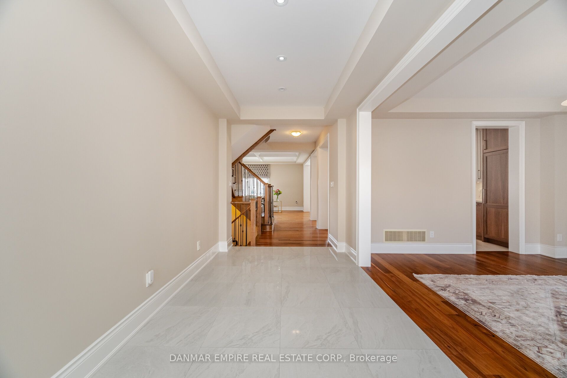 2118 Vineland Crescent