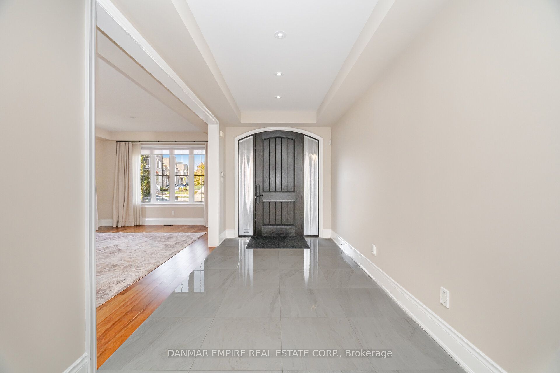 2118 Vineland Crescent