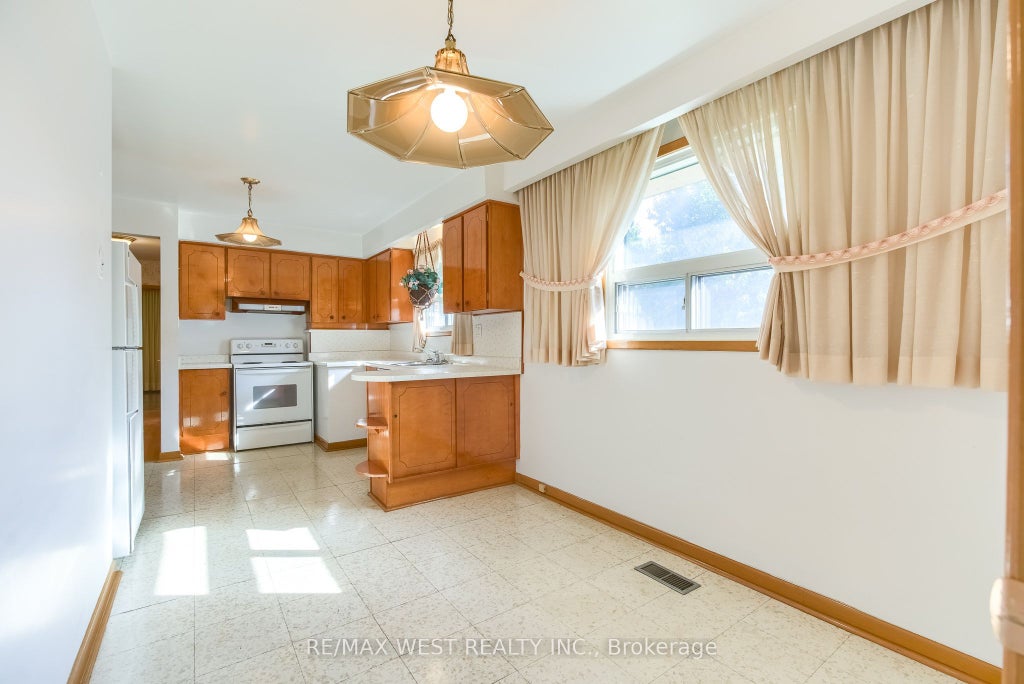 Photo of 8 Carswell Place, Toronto, ON M9R 3K7 (MLS # W13867054)