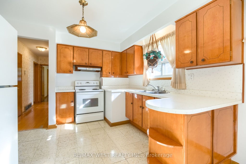 Photo of 8 Carswell Place, Toronto, ON M9R 3K7 (MLS # W13867054)
