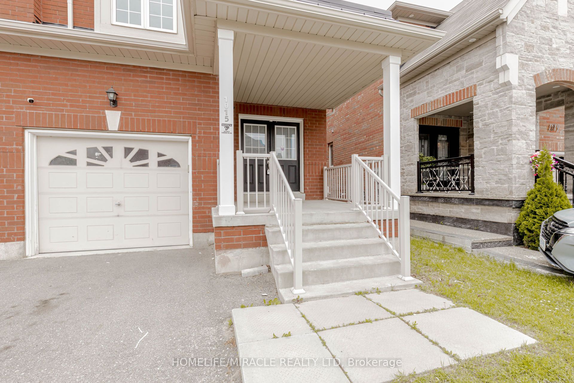 1015 Job Crescent
