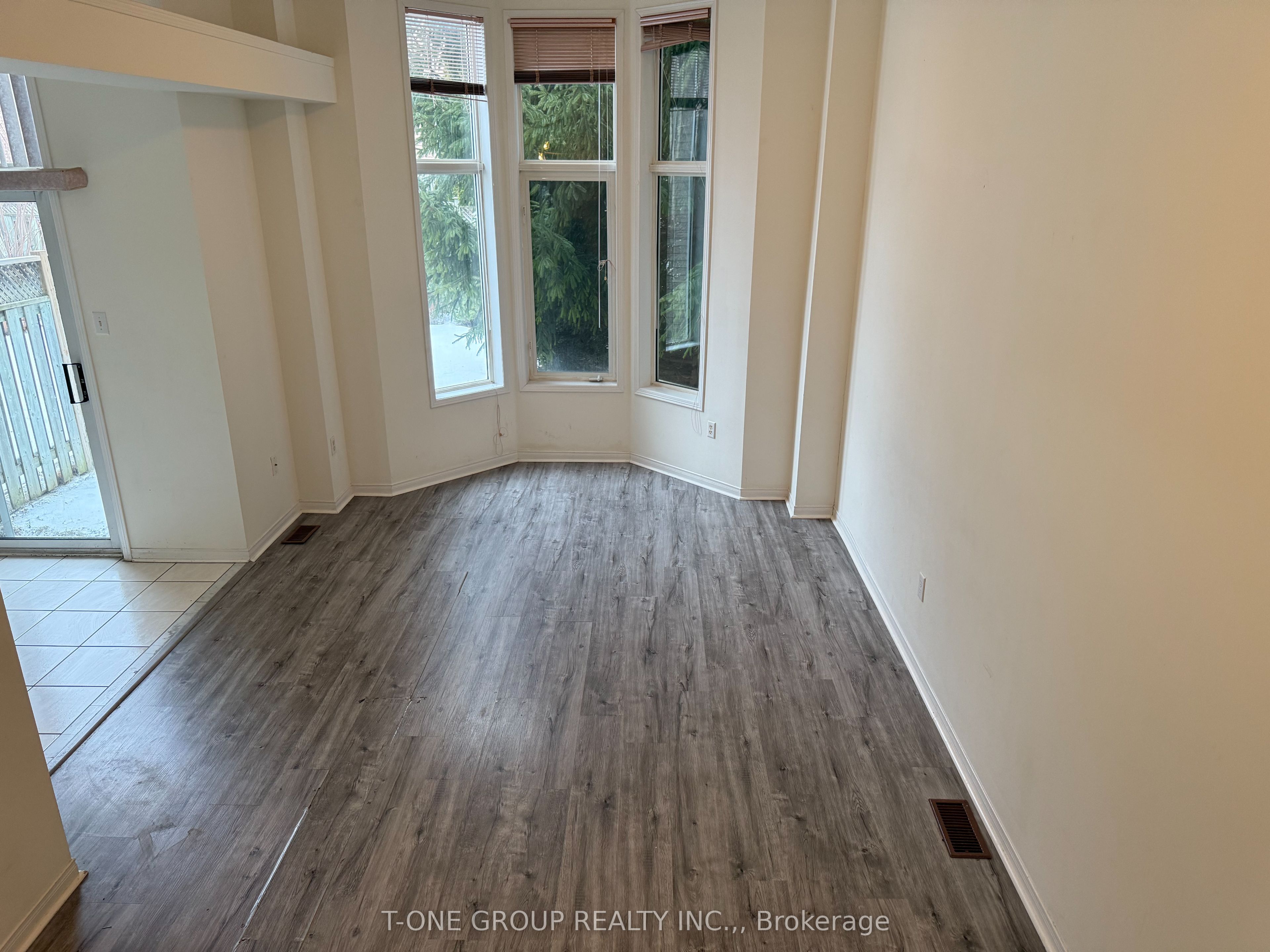 90 Bridlepath Street