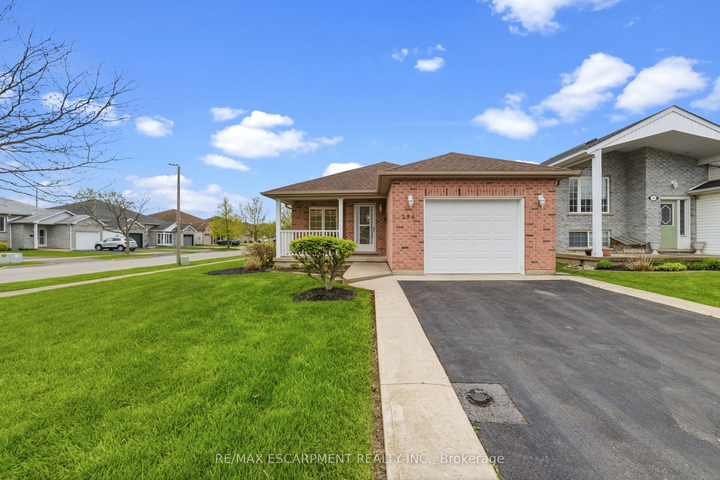 296 Autumn Crescent