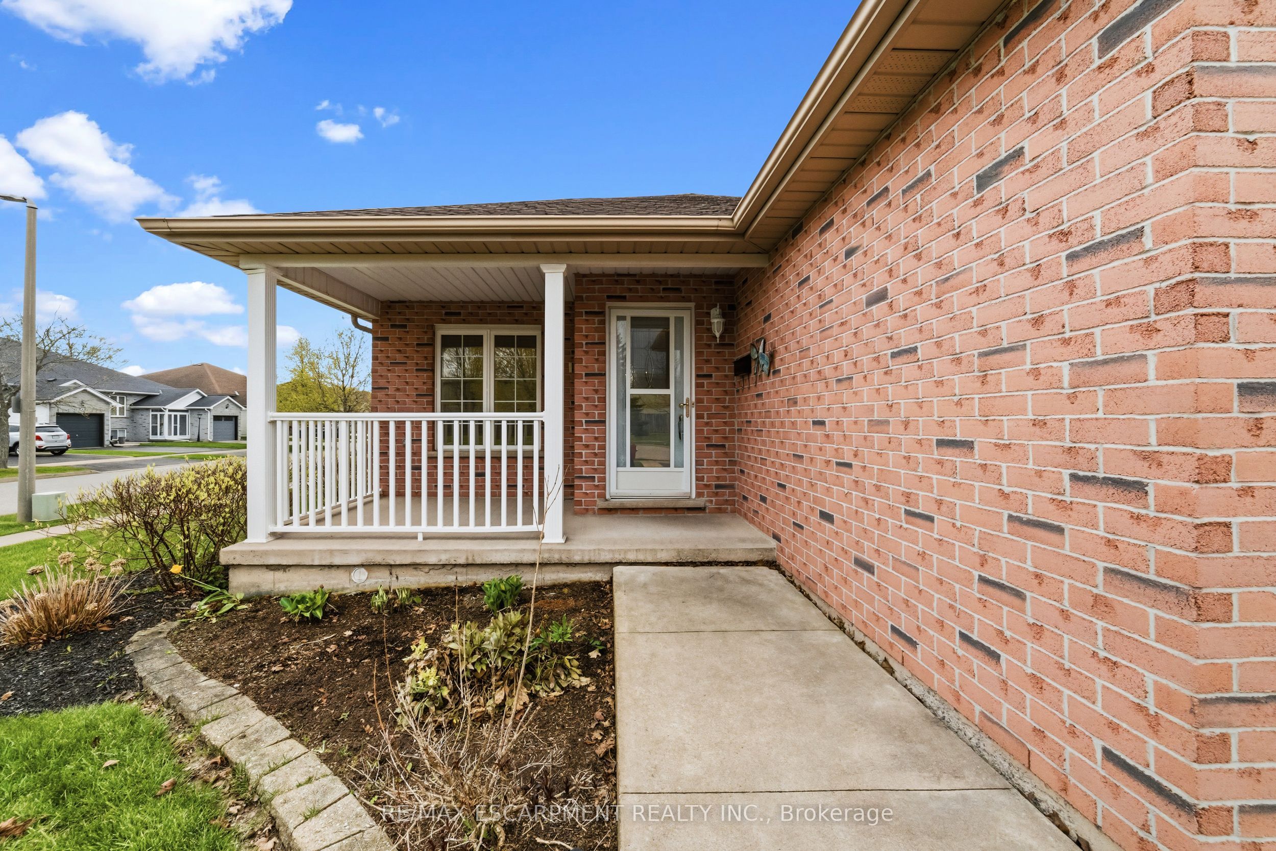 296 Autumn Crescent