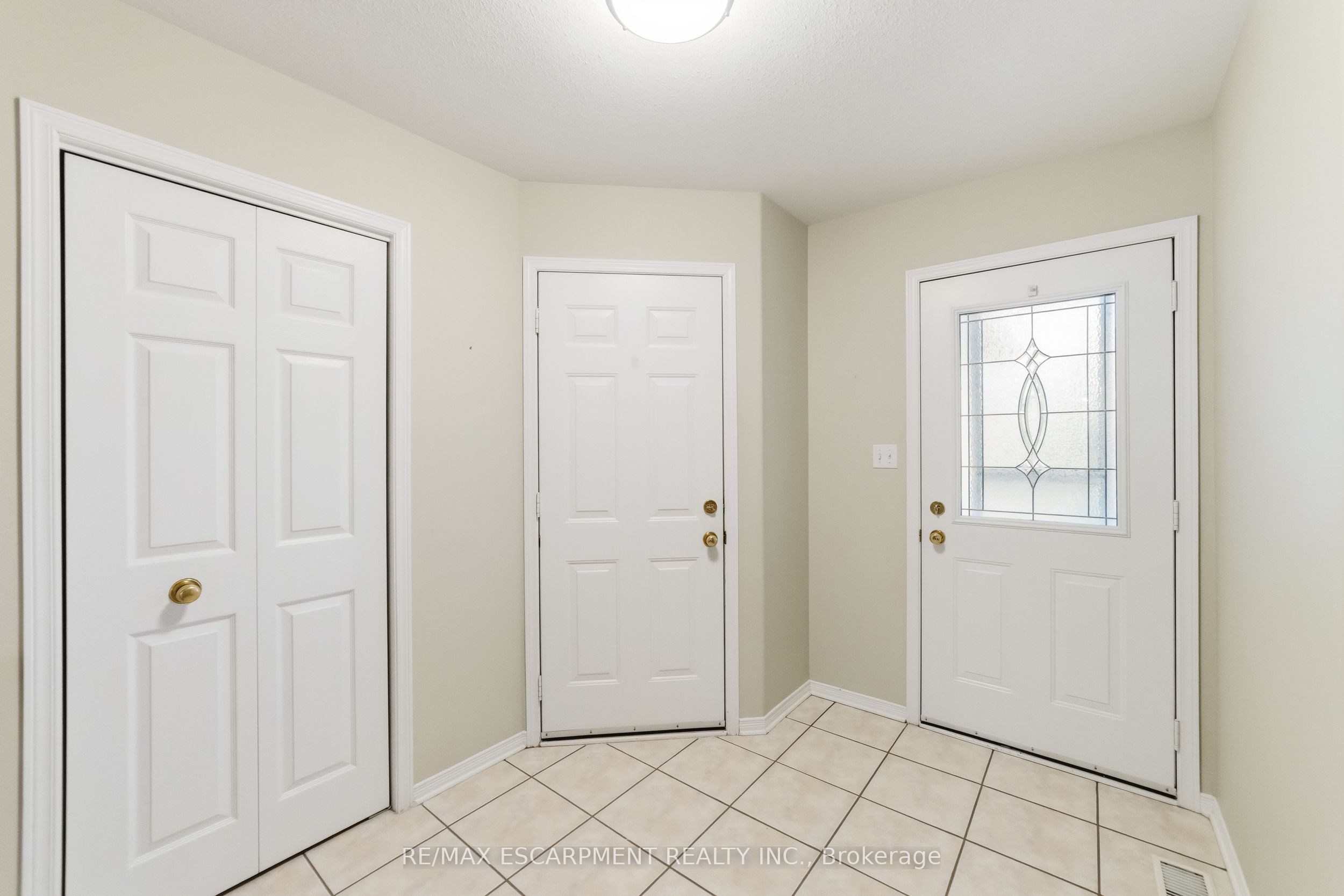 296 Autumn Crescent