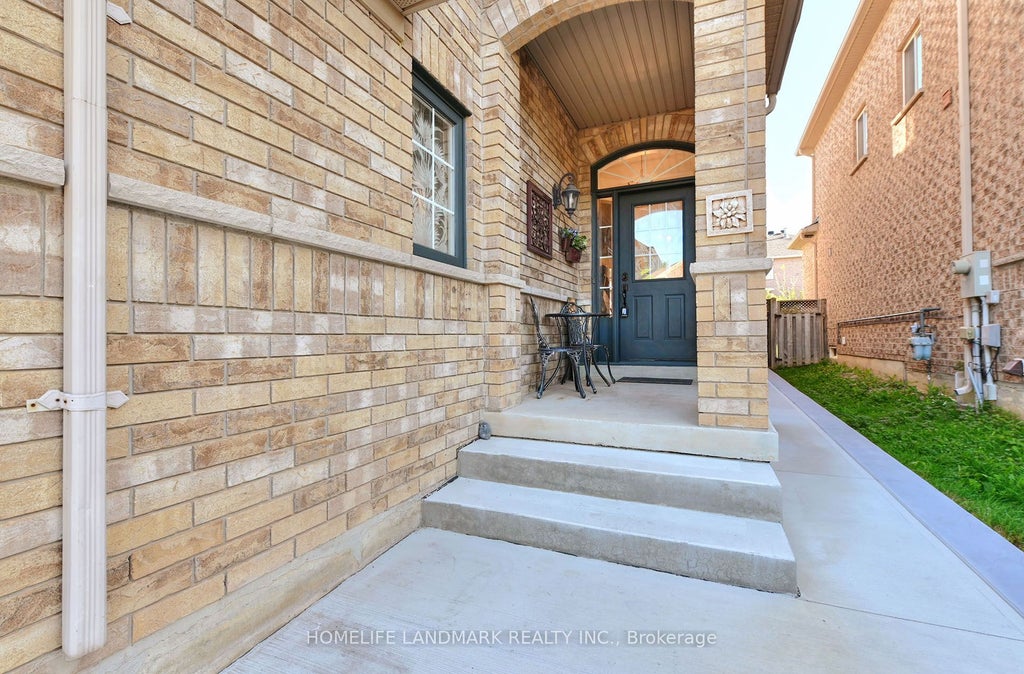 Photo of 5641 Longboat Avenue, Mississauga, ON L5M 7E5 (MLS # W13771696)