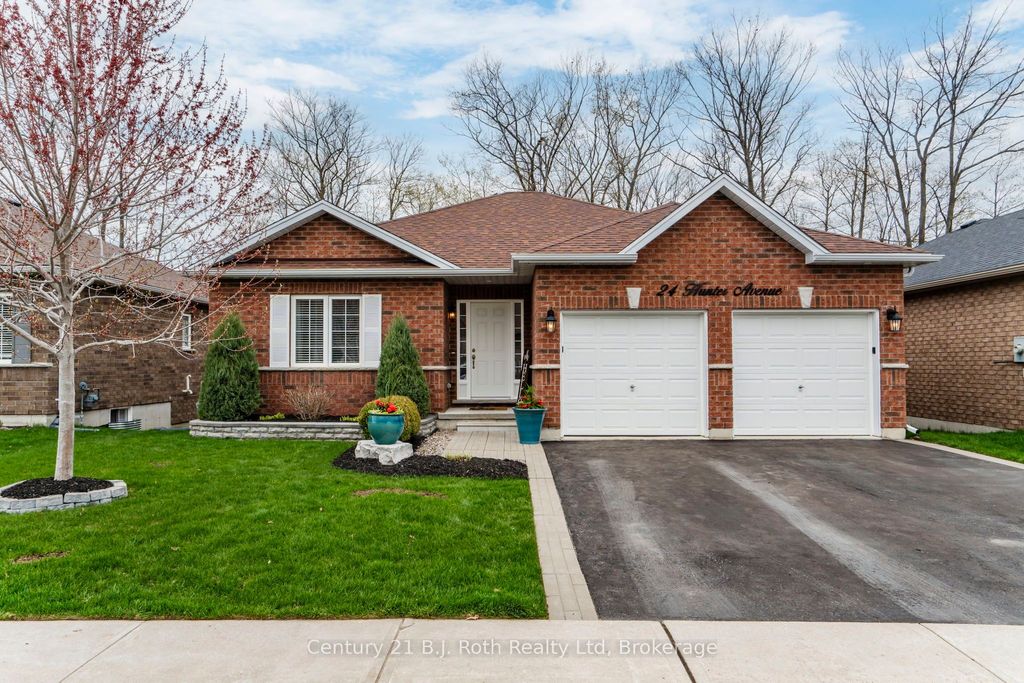 Photo of 24 Hunter Avenue, Tay, ON L0K 2A0 (MLS # S13113650)