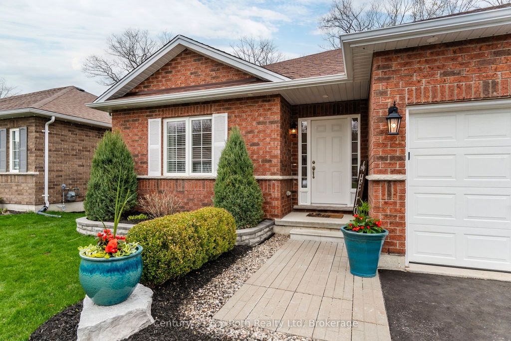 Photo of 24 Hunter Avenue, Tay, ON L0K 2A0 (MLS # S13113650)