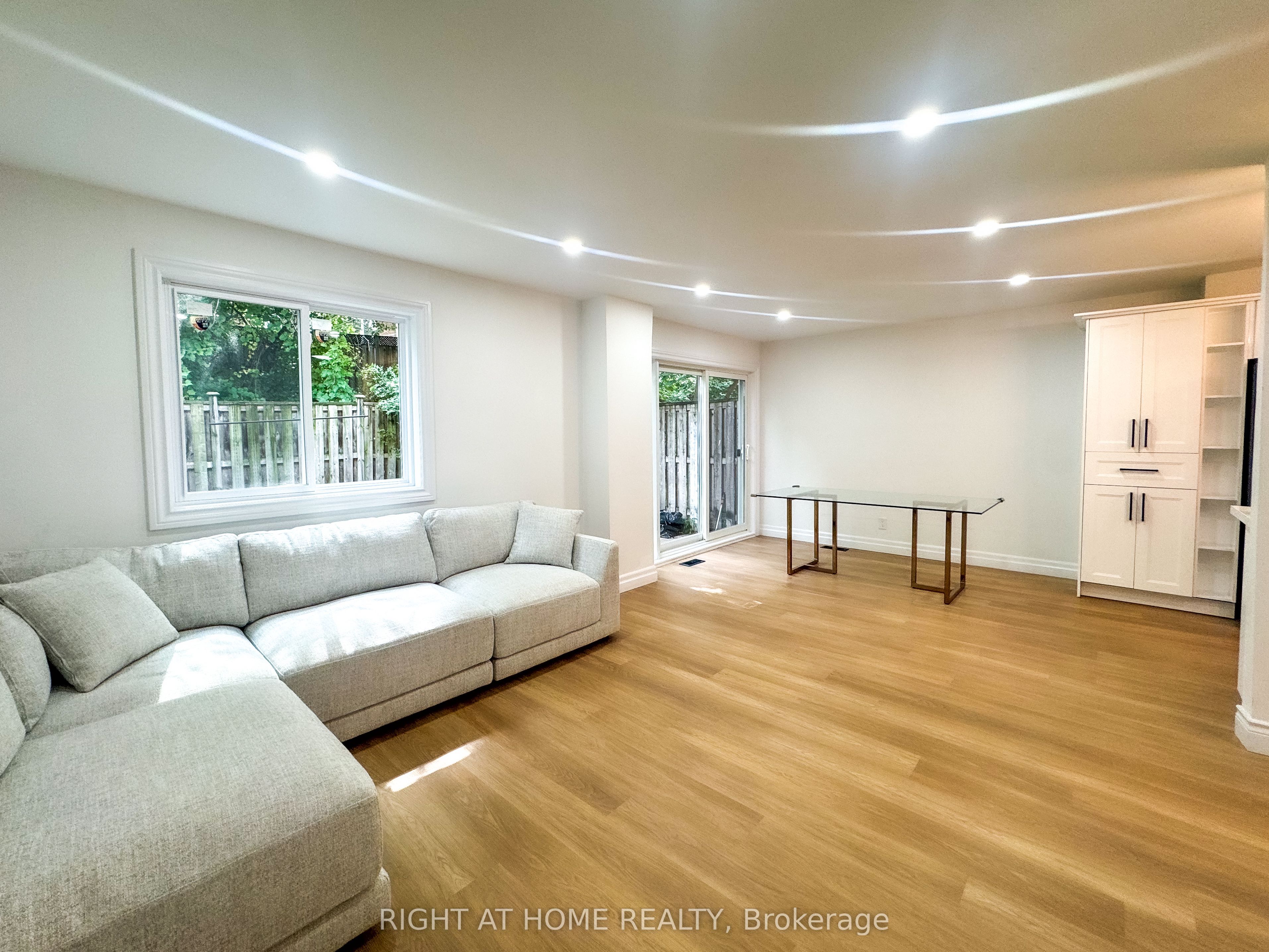 3360 The Credit Woodlands N/A 10