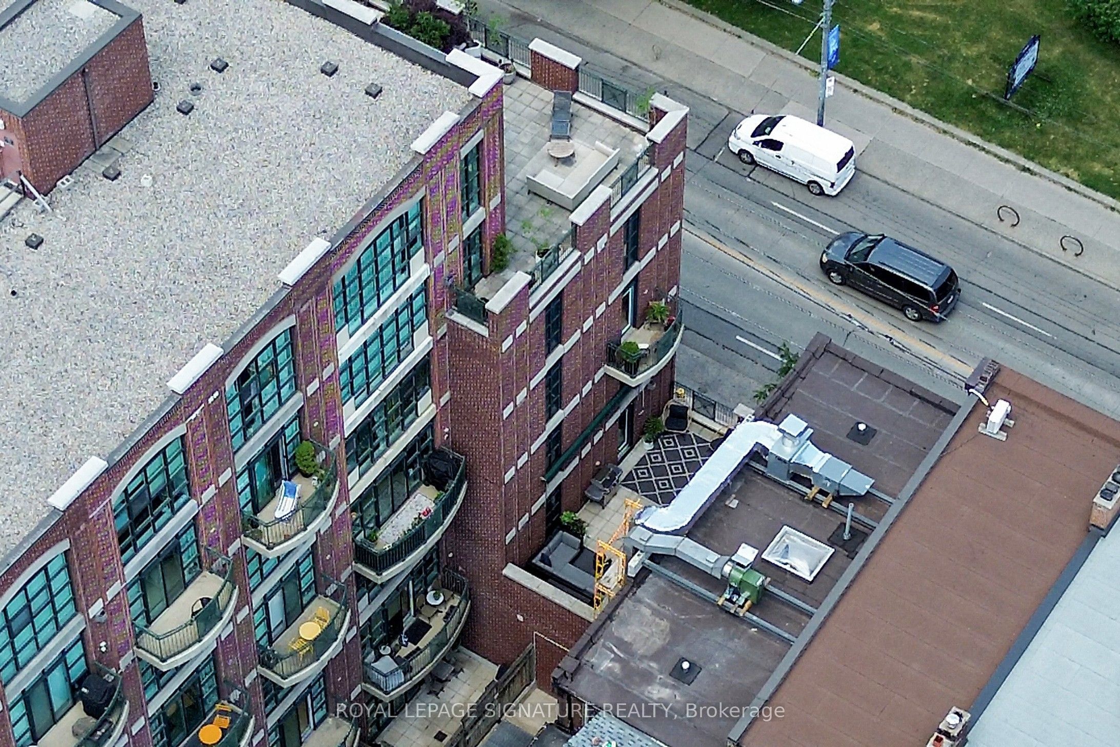 901 Queen Street W 231