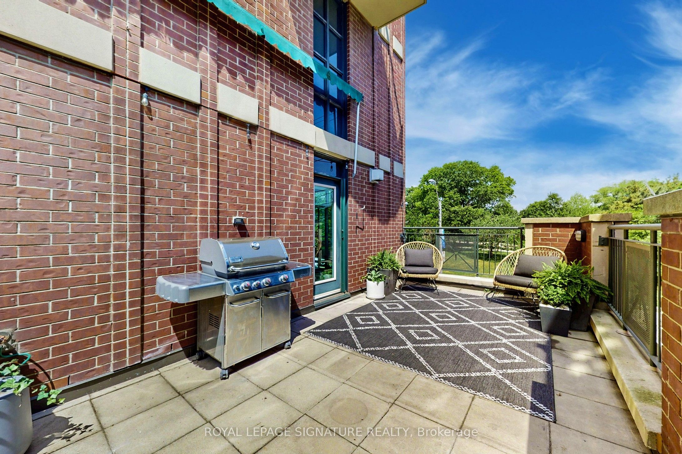 901 Queen Street W 231