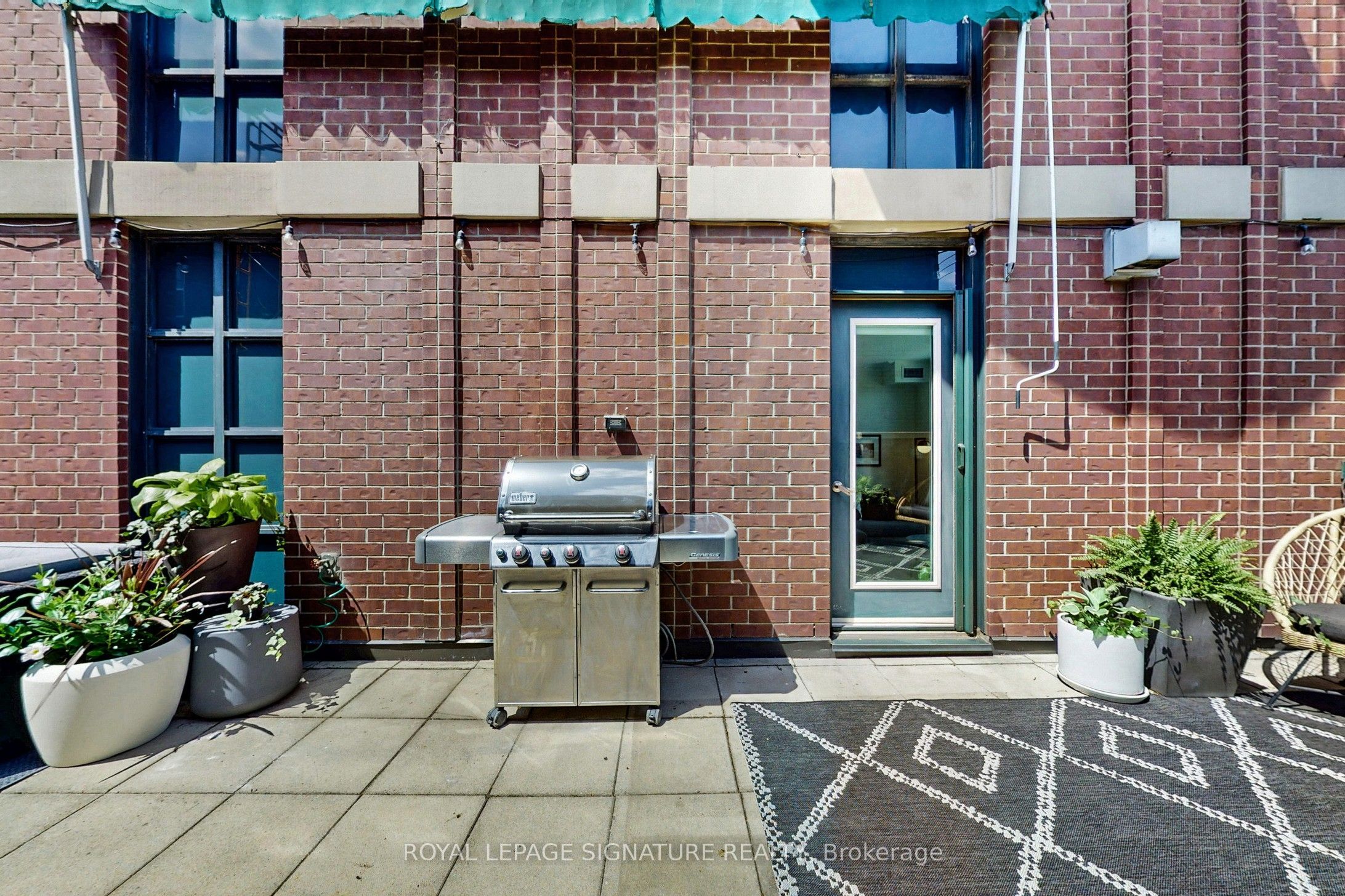 901 Queen Street W 231