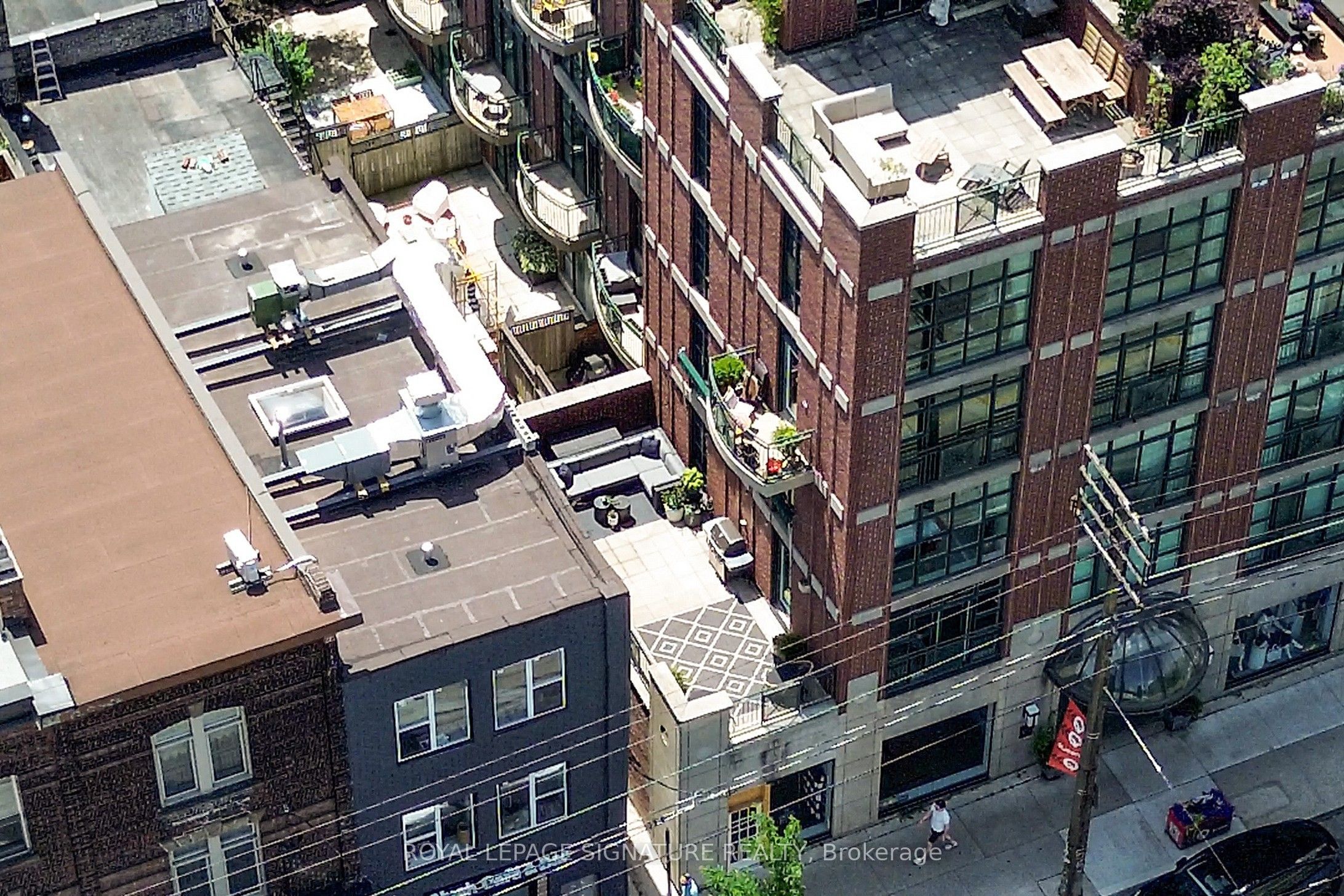 901 Queen Street W 231
