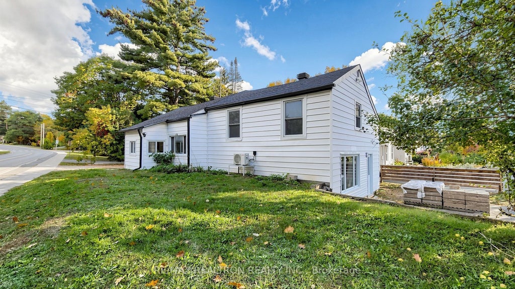 Photo of 31 Isabella Street, Parry Sound, ON P2A 1M2 (MLS # X14032198)