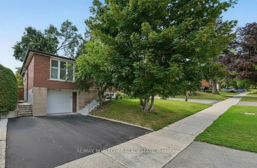 166 Collings Avenue
