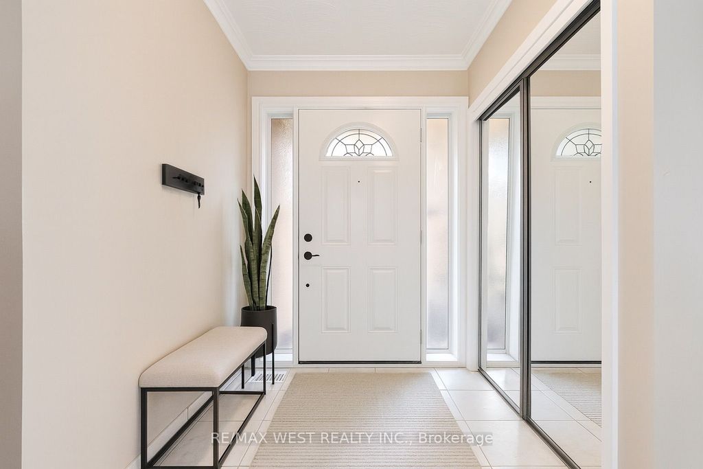 Photo of 5 Henley Crescent, Toronto, ON M9W 2W8 (MLS # W12596472)