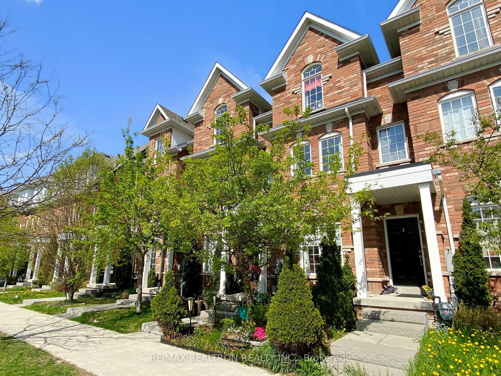 81 Isaac Devins Boulevard