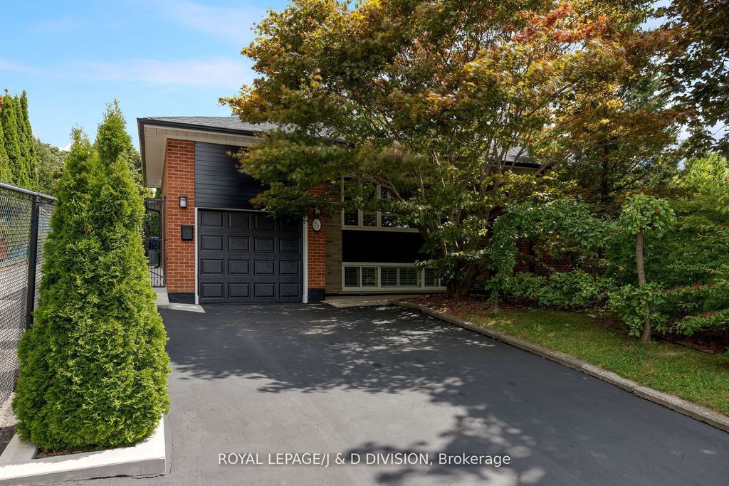 Photo of 27 Paramount Court, Toronto, ON M6M 2L3 (MLS # W12796622)