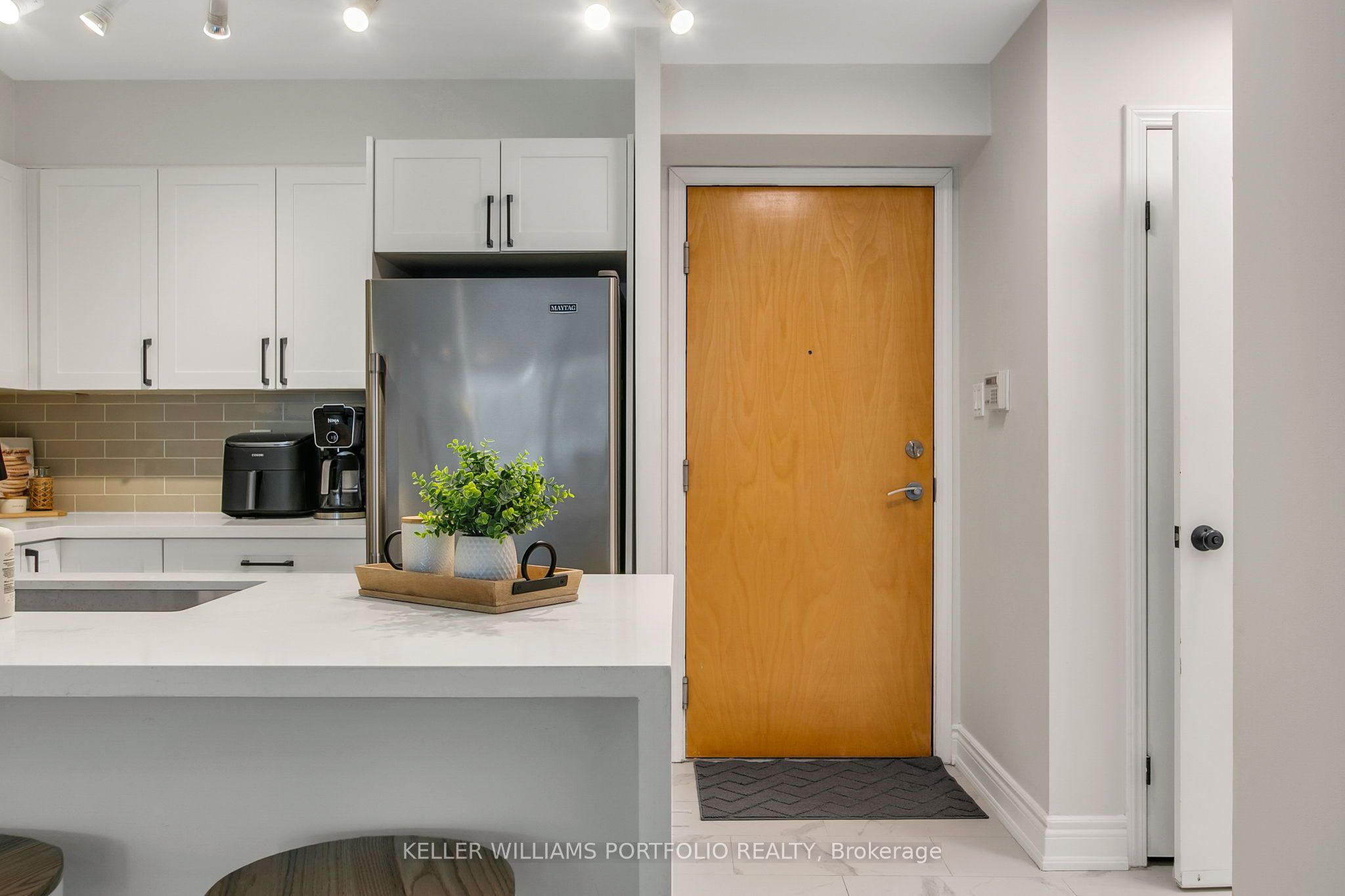 600 Queens Quay W 222