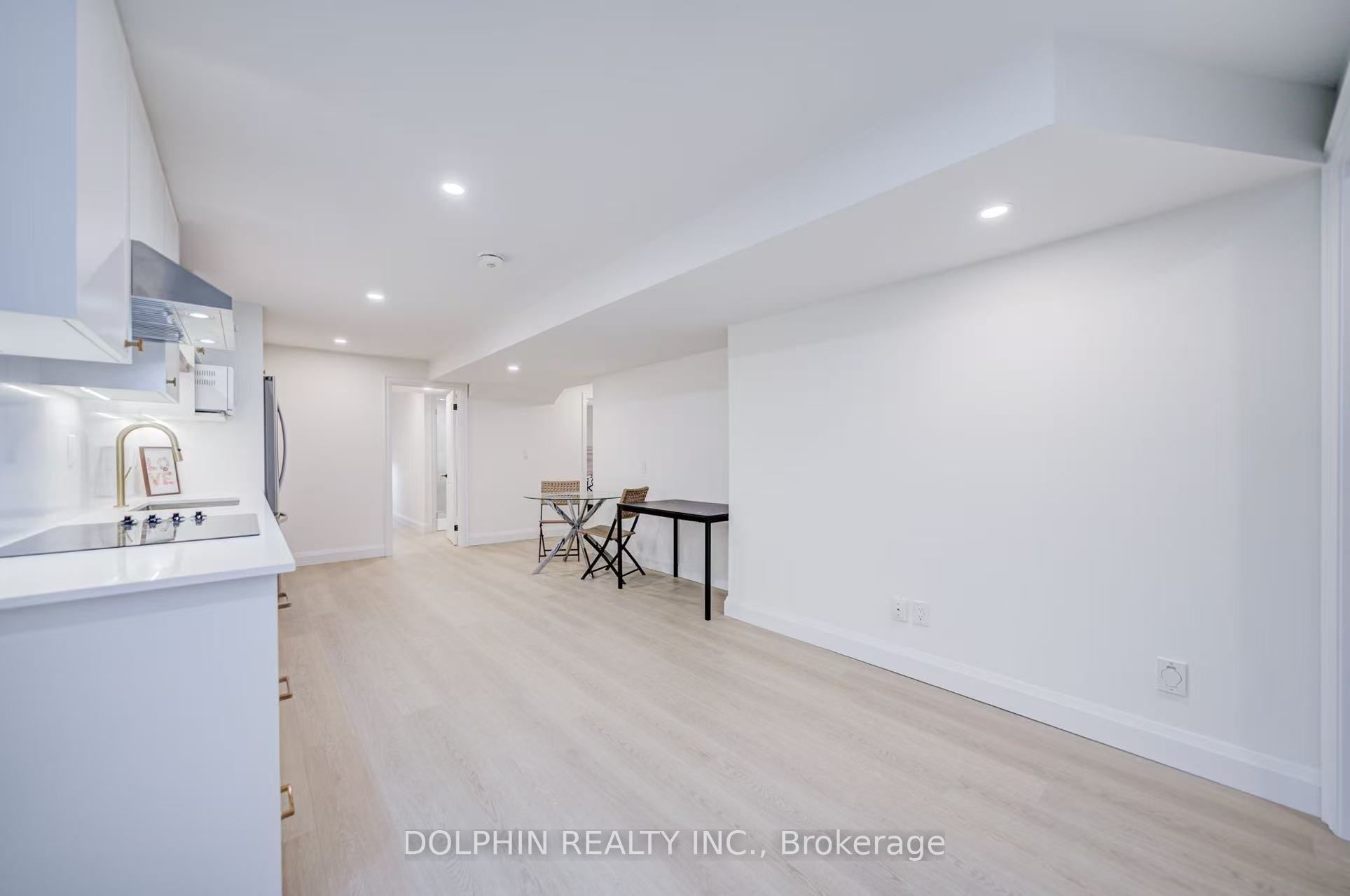 Bsmt 40 Braeside Square