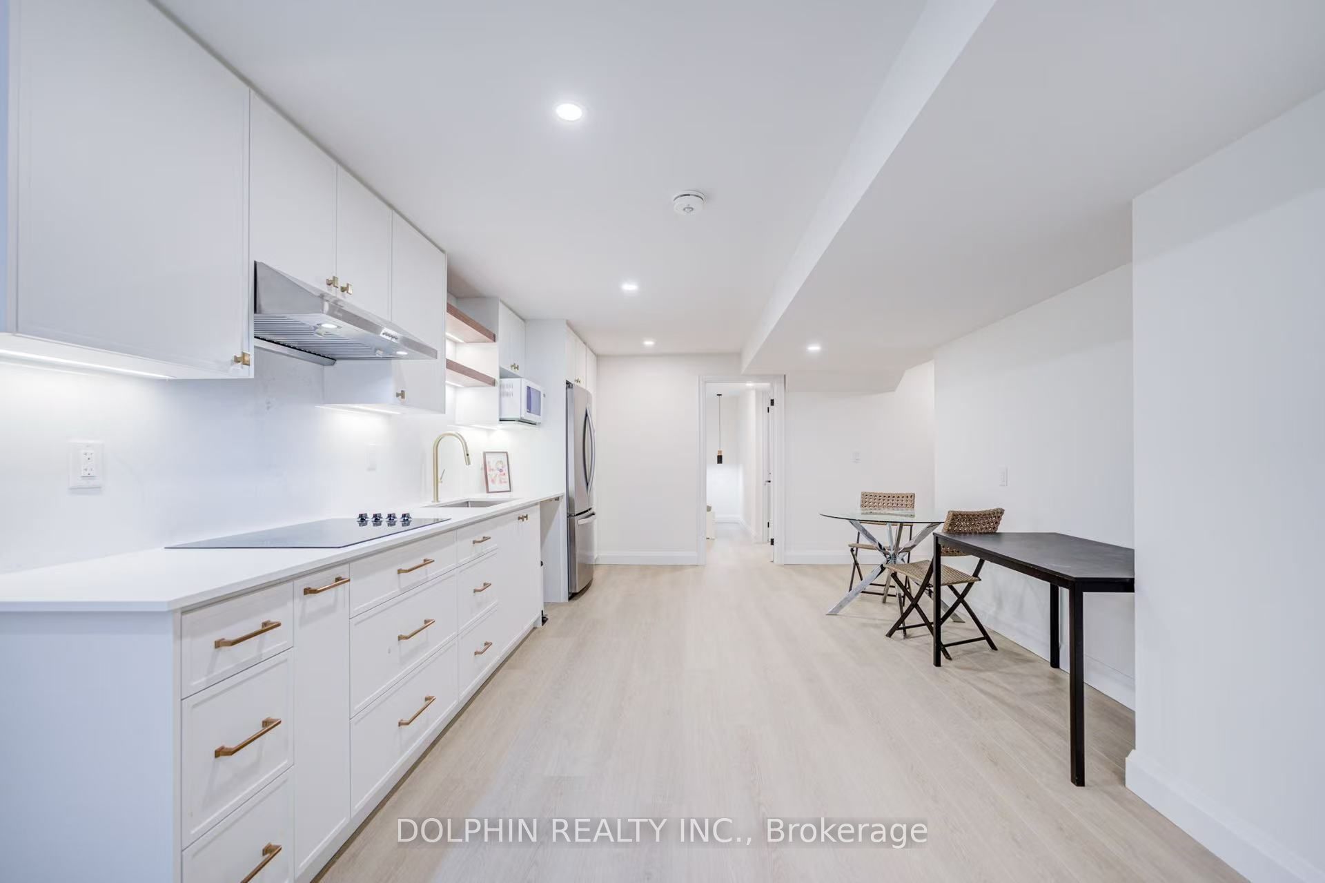 Bsmt 40 Braeside Square