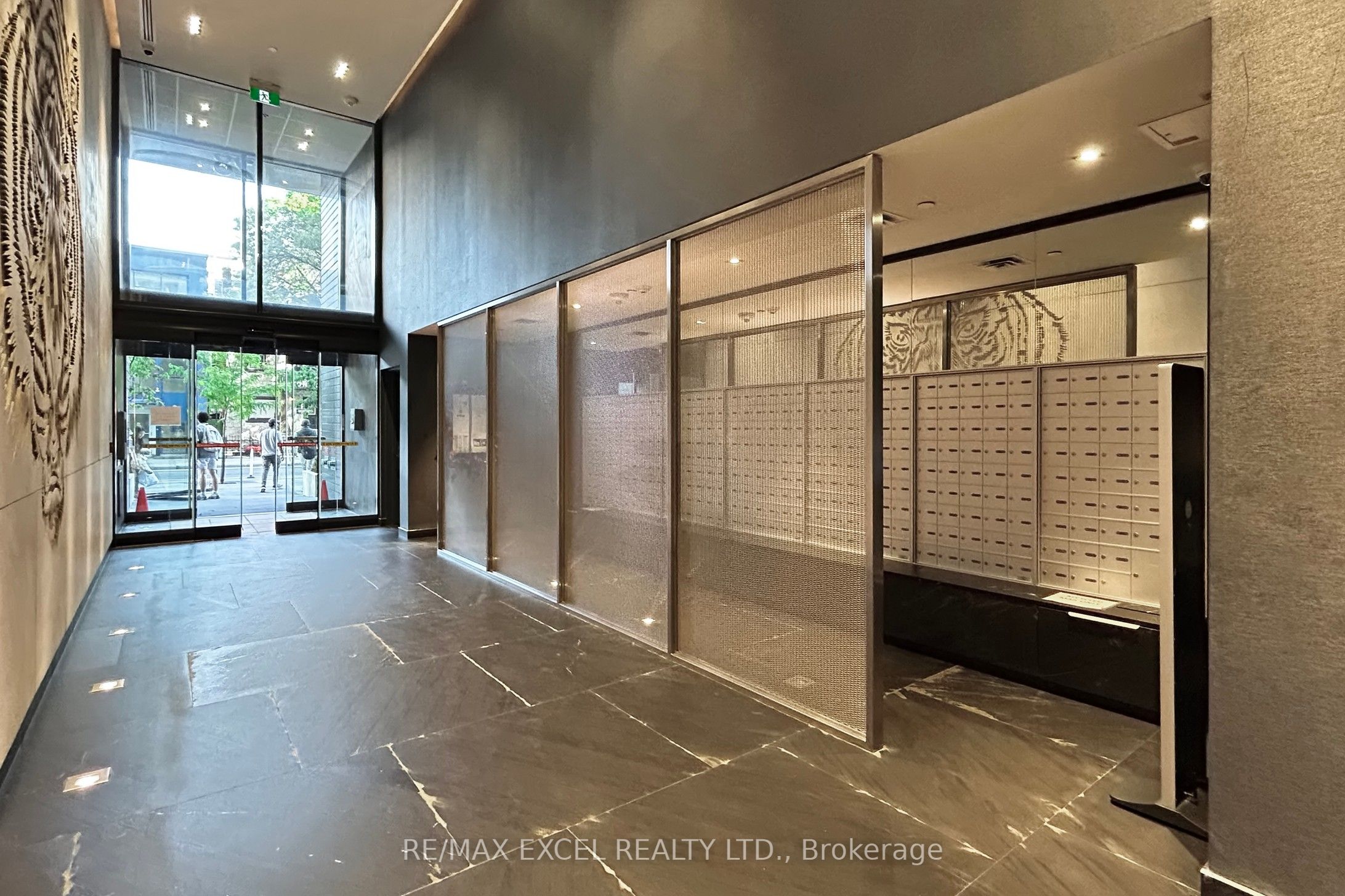 28 Wellesley Street E 703