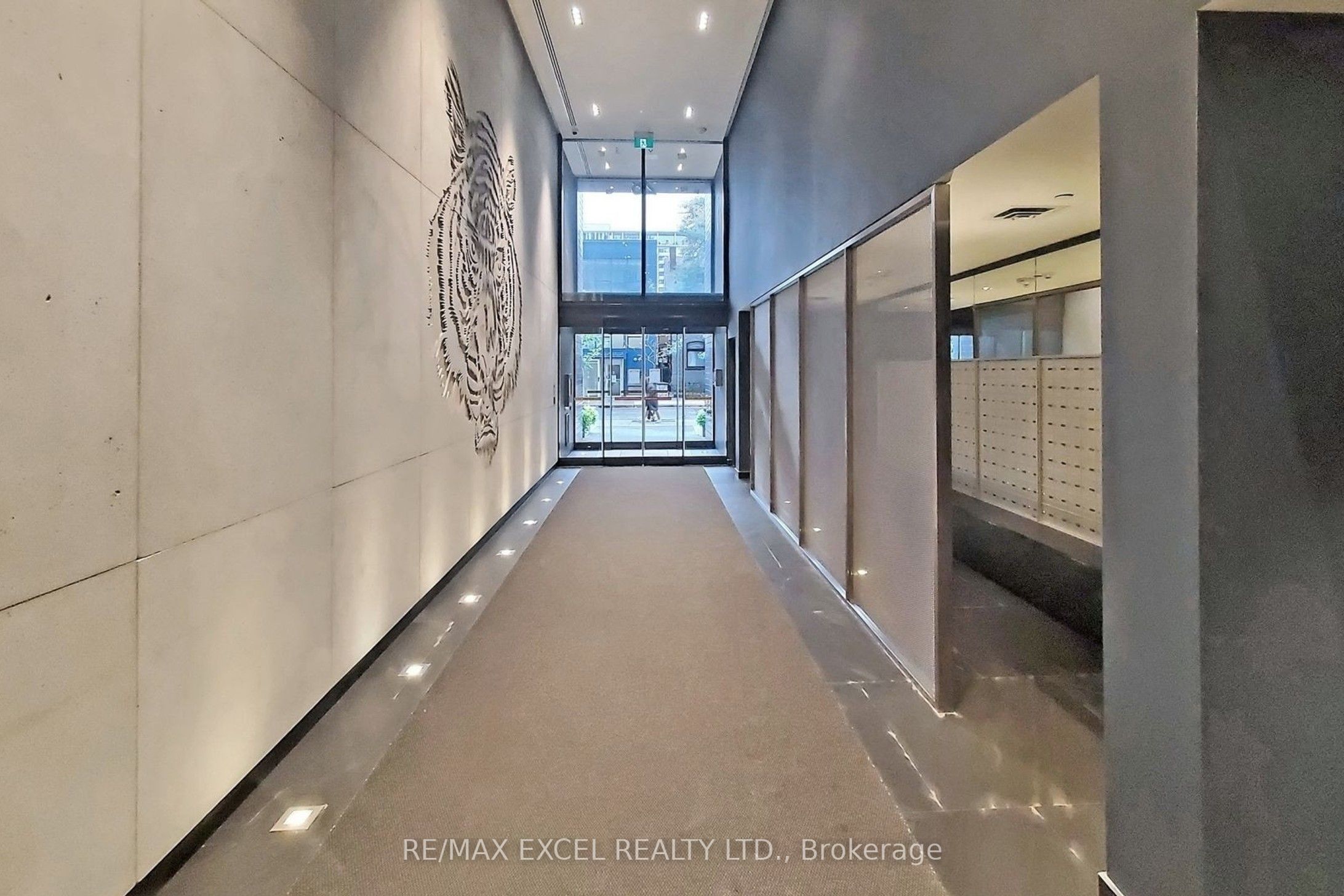 28 Wellesley Street E 703