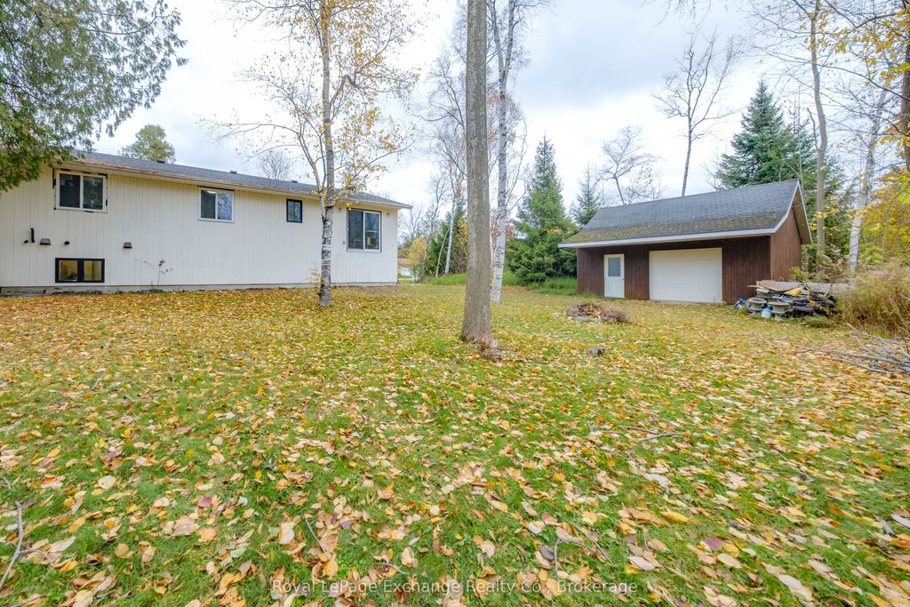 Photo of 27 Dawson Drive, Kincardine, ON N2Z 2X6 (MLS # X12532182)