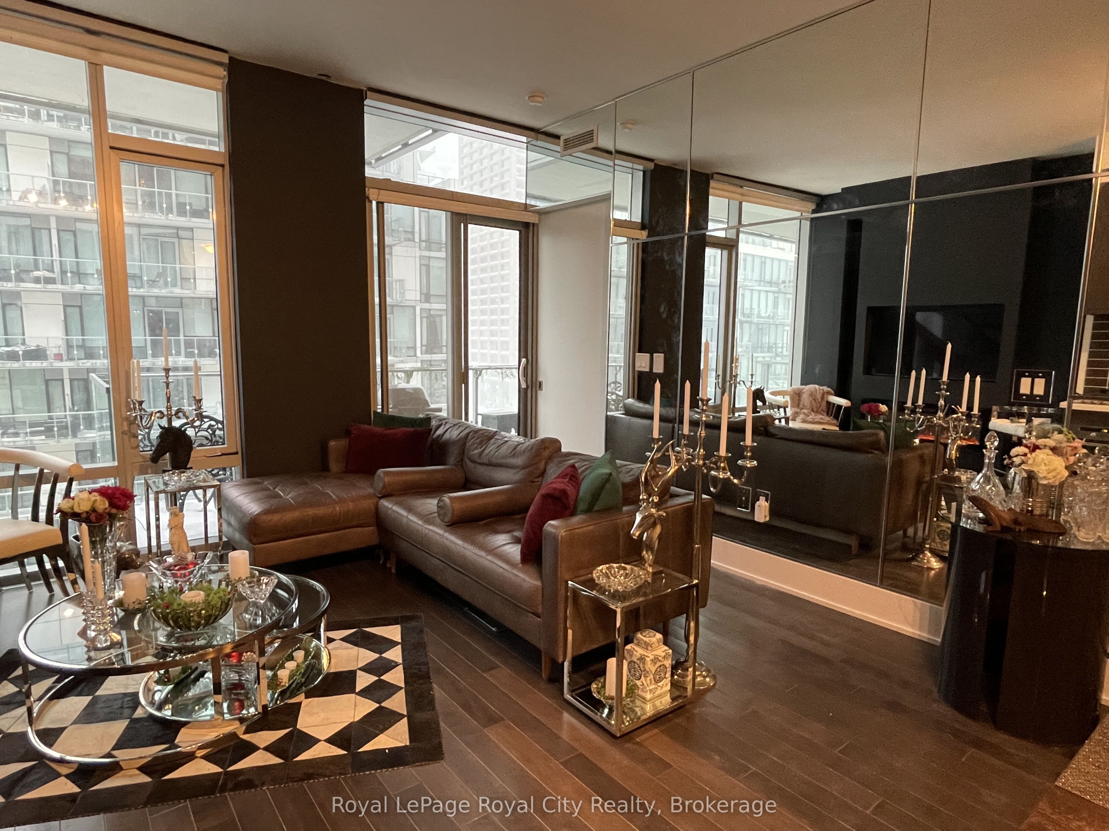 39 Queens Quay E 830
