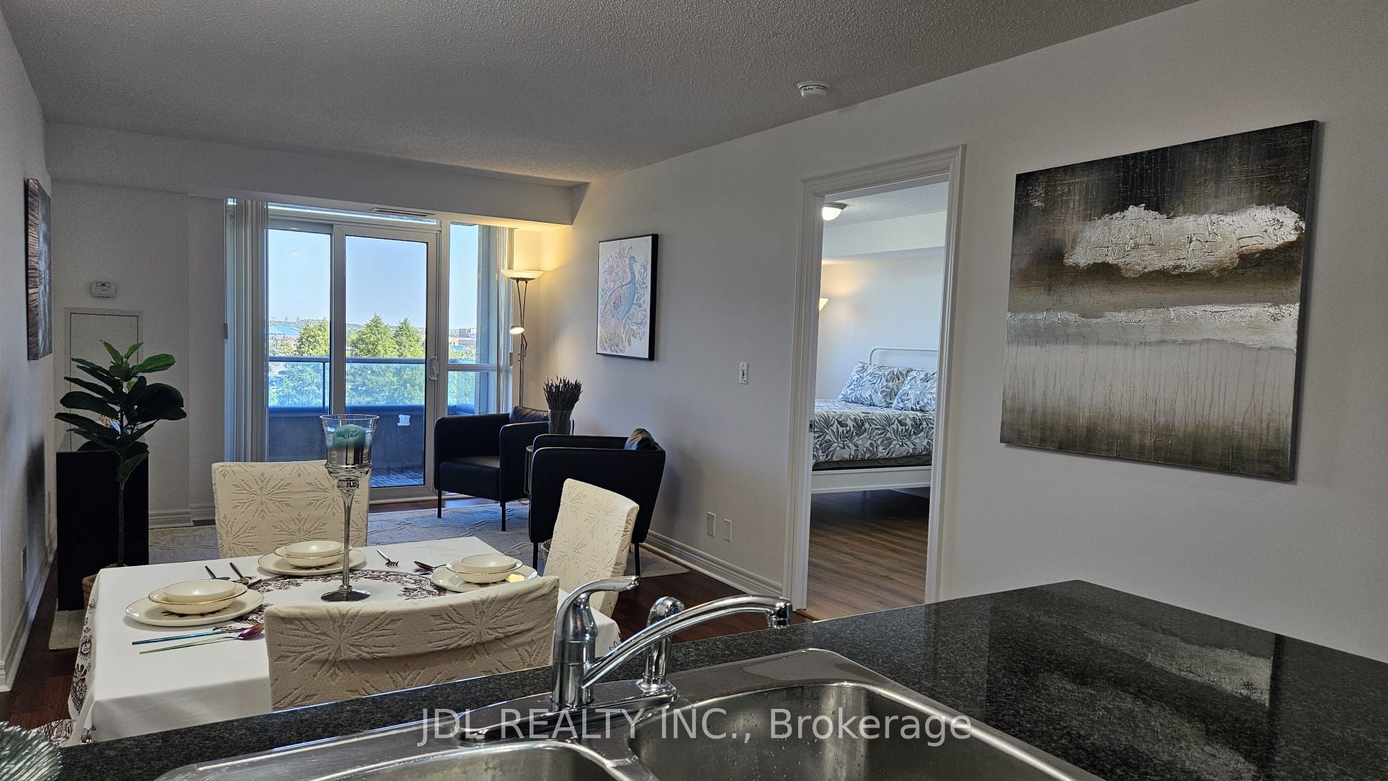 33 Cox Boulevard 718