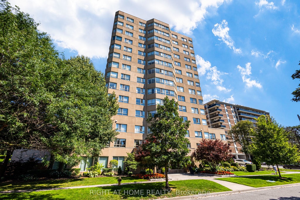 Photo of 4 Park Vista Drive #912, Toronto, ON M4B 3M8 (MLS # E14016780)