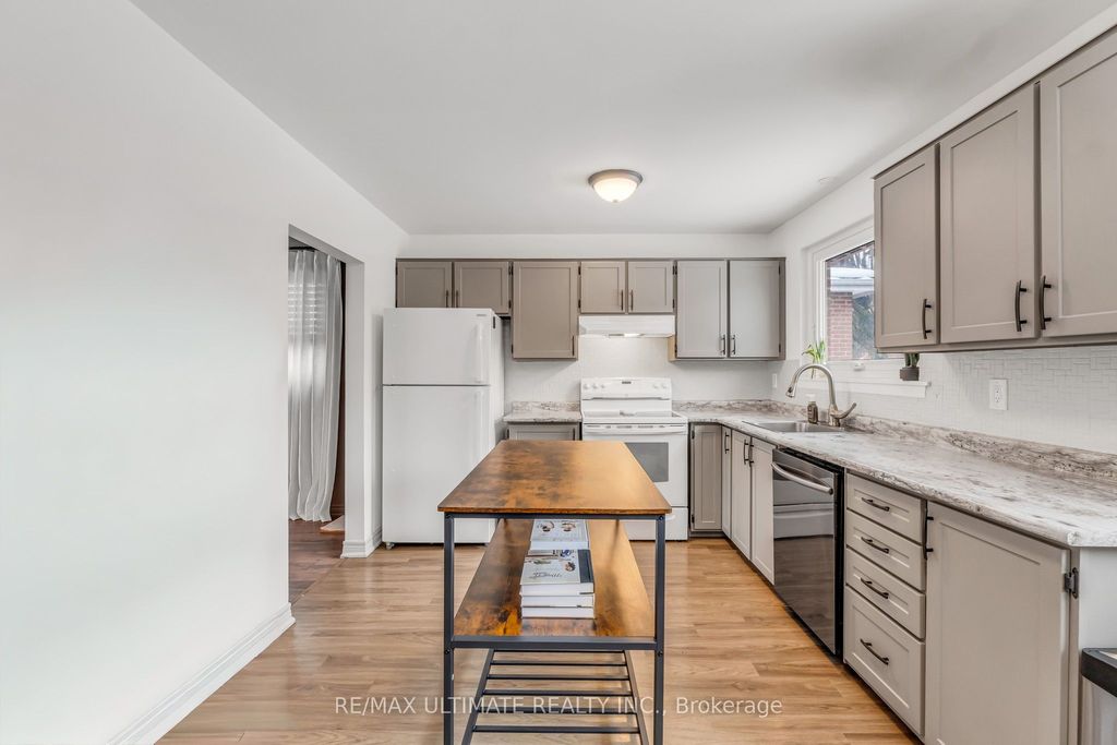 Photo of 37 Banbury Court, Brampton, ON L6T 1Y9 (MLS # W13093296)