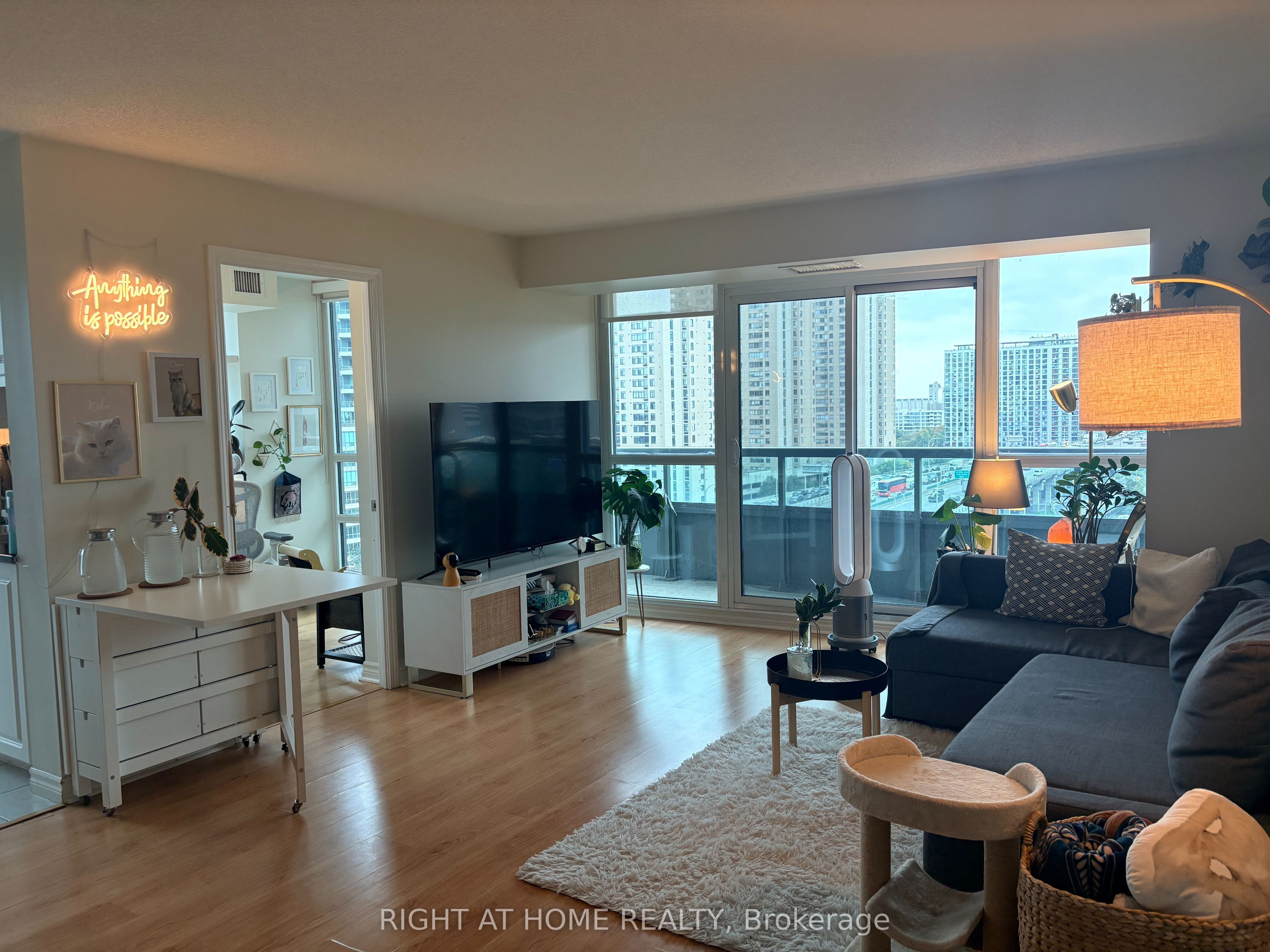 25 Lower Simcoe Street 1208