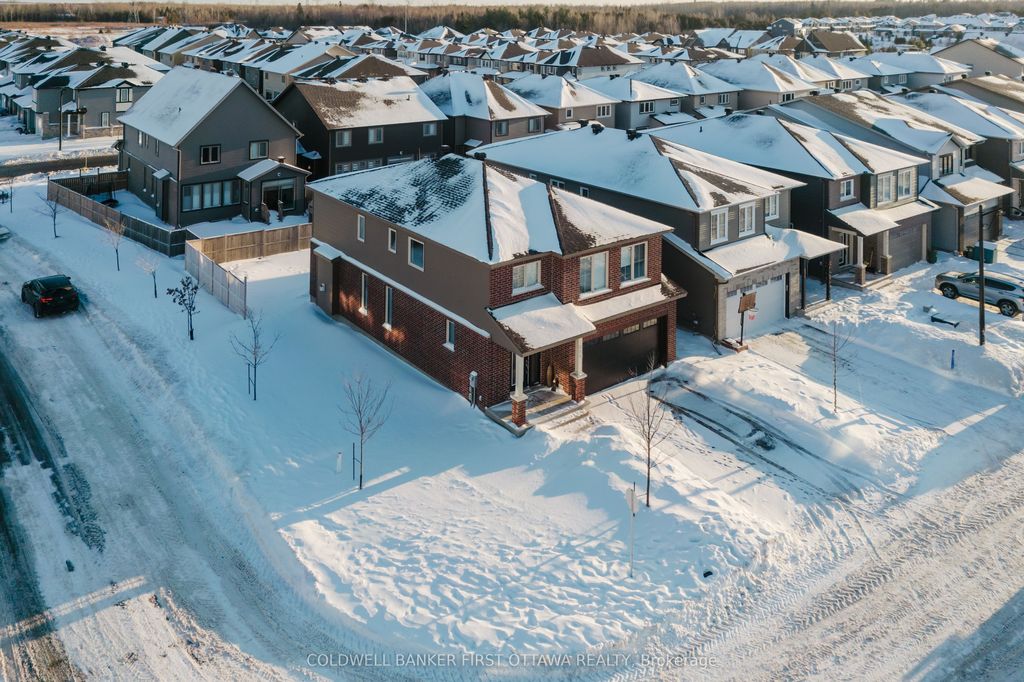 Photo of 896 Sendero Way, Stittsville - Munster - Richmond, ON K2S 2W8 (MLS # X12728092)