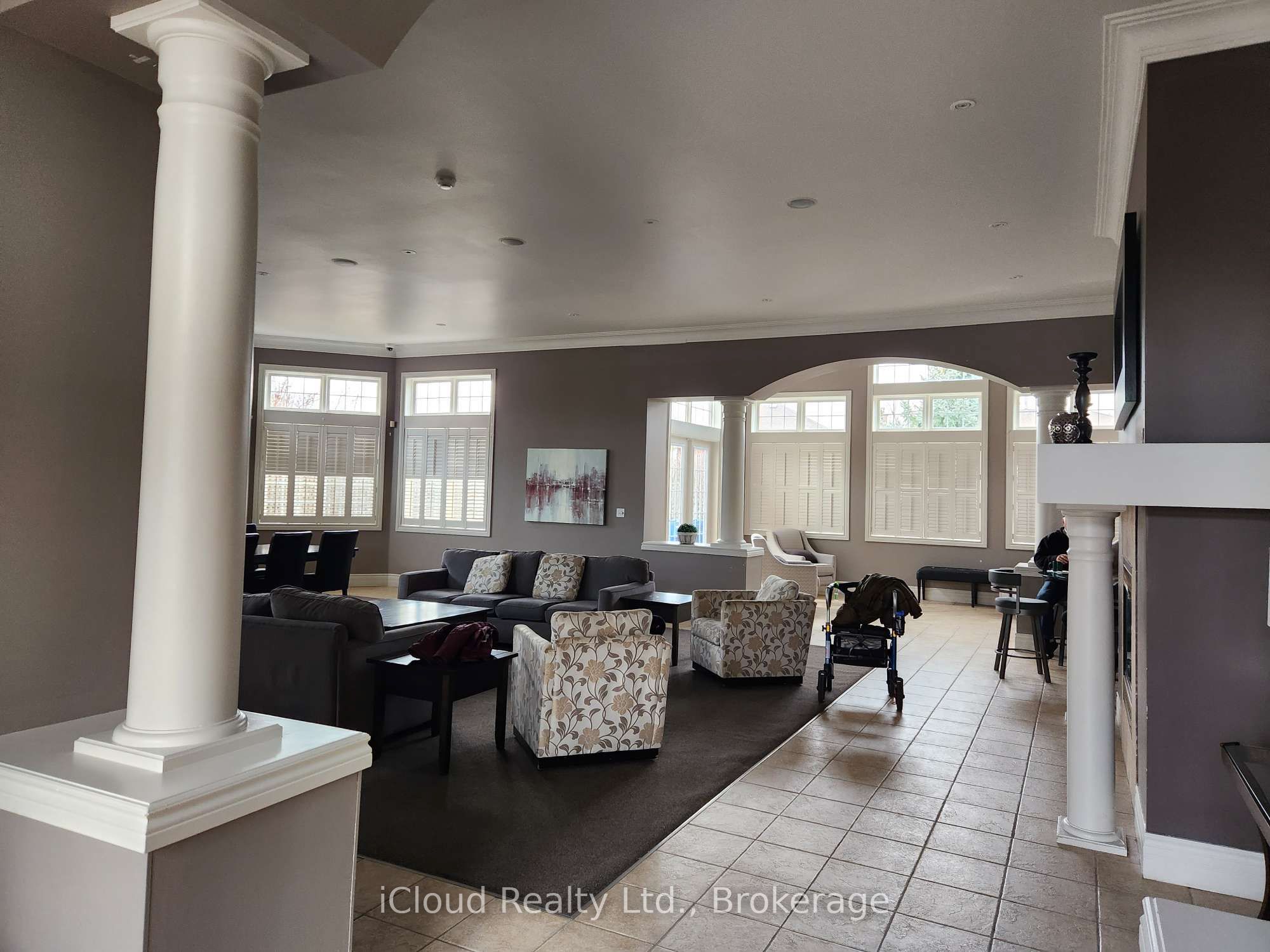 1450 Bishops Gate 306