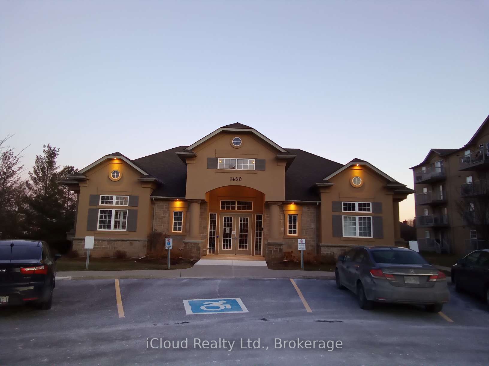 1450 Bishops Gate 306