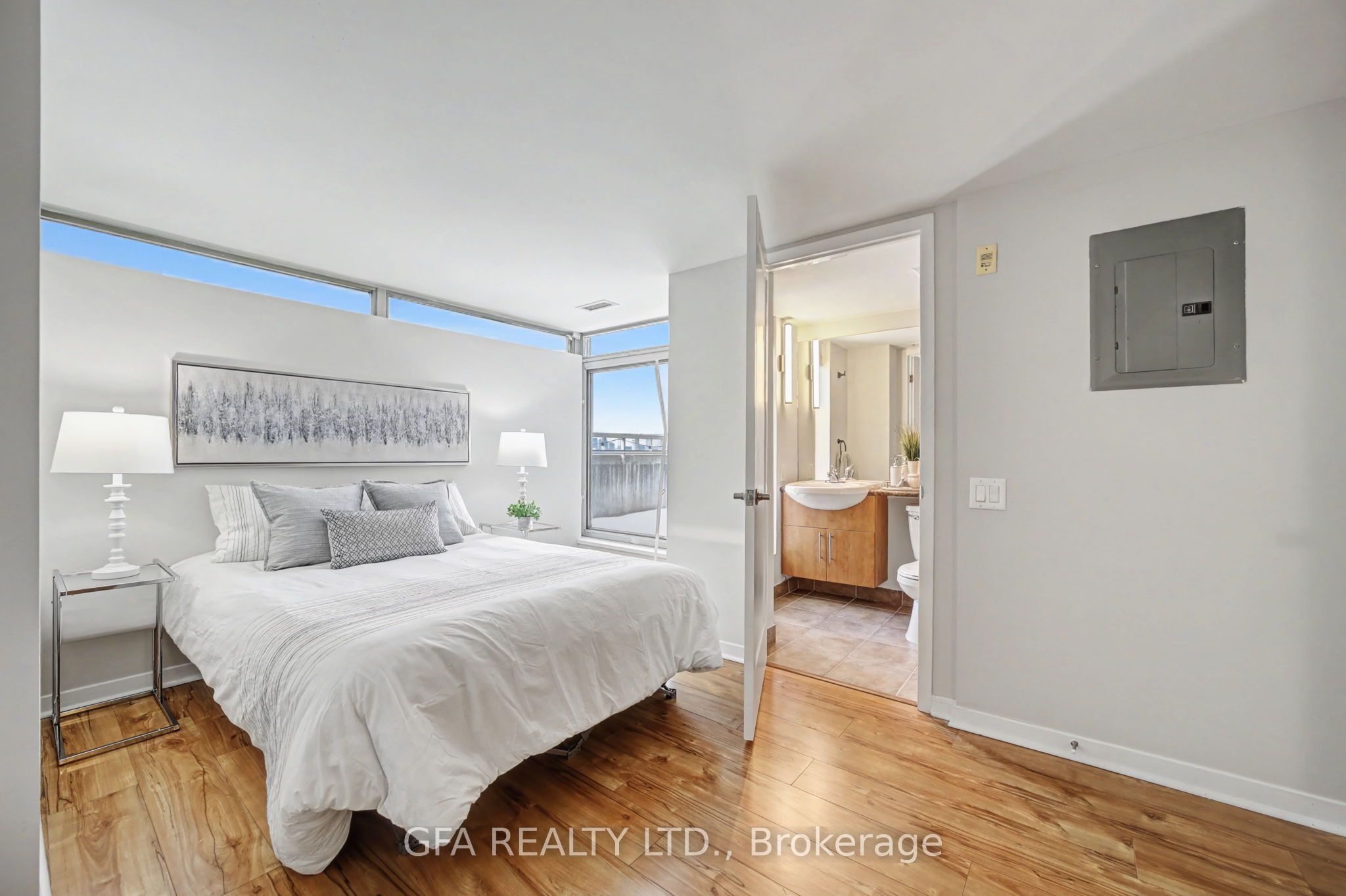 1040 The Queensway Street 720