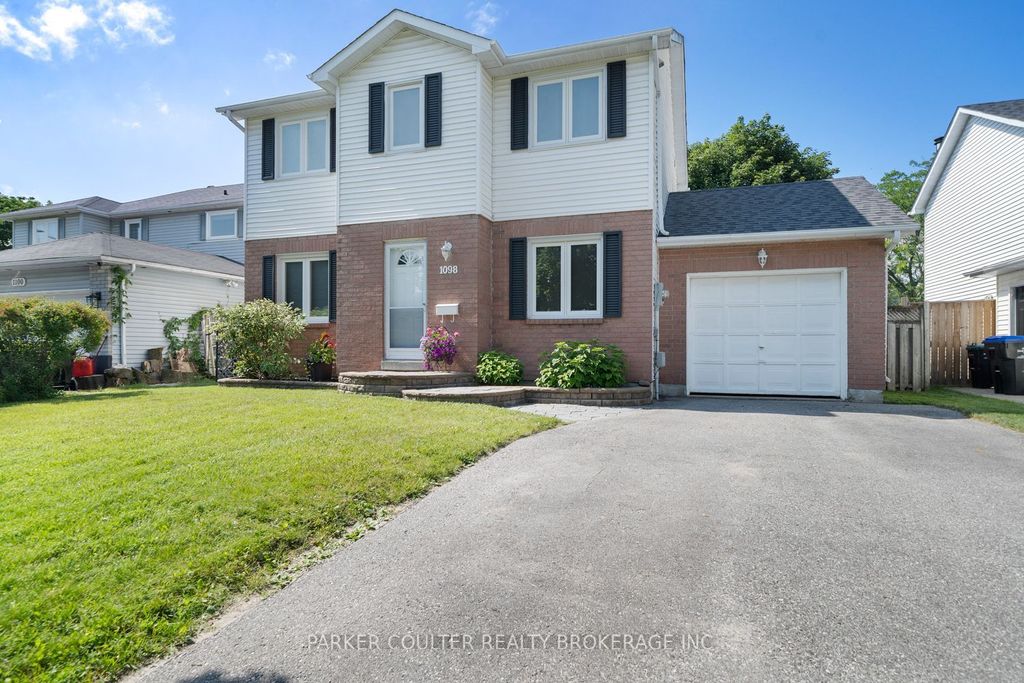 Photo of 1098 Maclean Street, Innisfil, ON L9S 1W1 (MLS # N13538292)